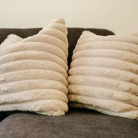 Апартаменти Grange Rd Flat 1 One Bedroom Flat